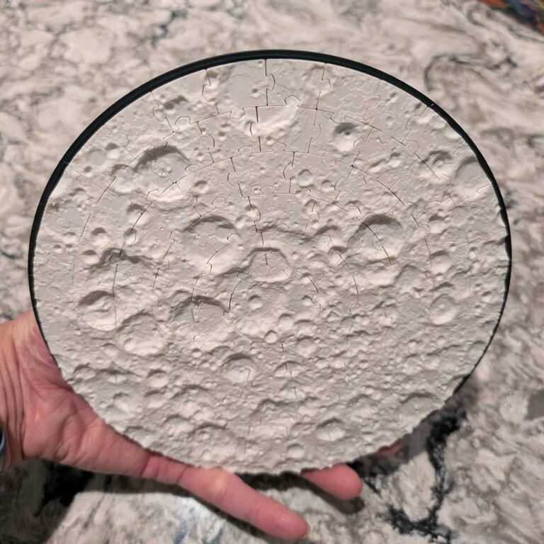 نمای درون دست اندازه پازل رهام طرح ماه